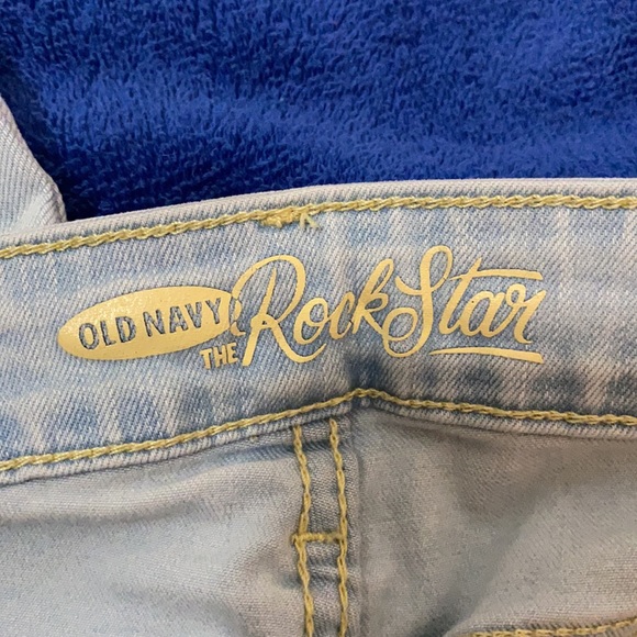 Old Navy | short mid-rise |distressed jeans| light blue | size 6 - Picture 8 of 11